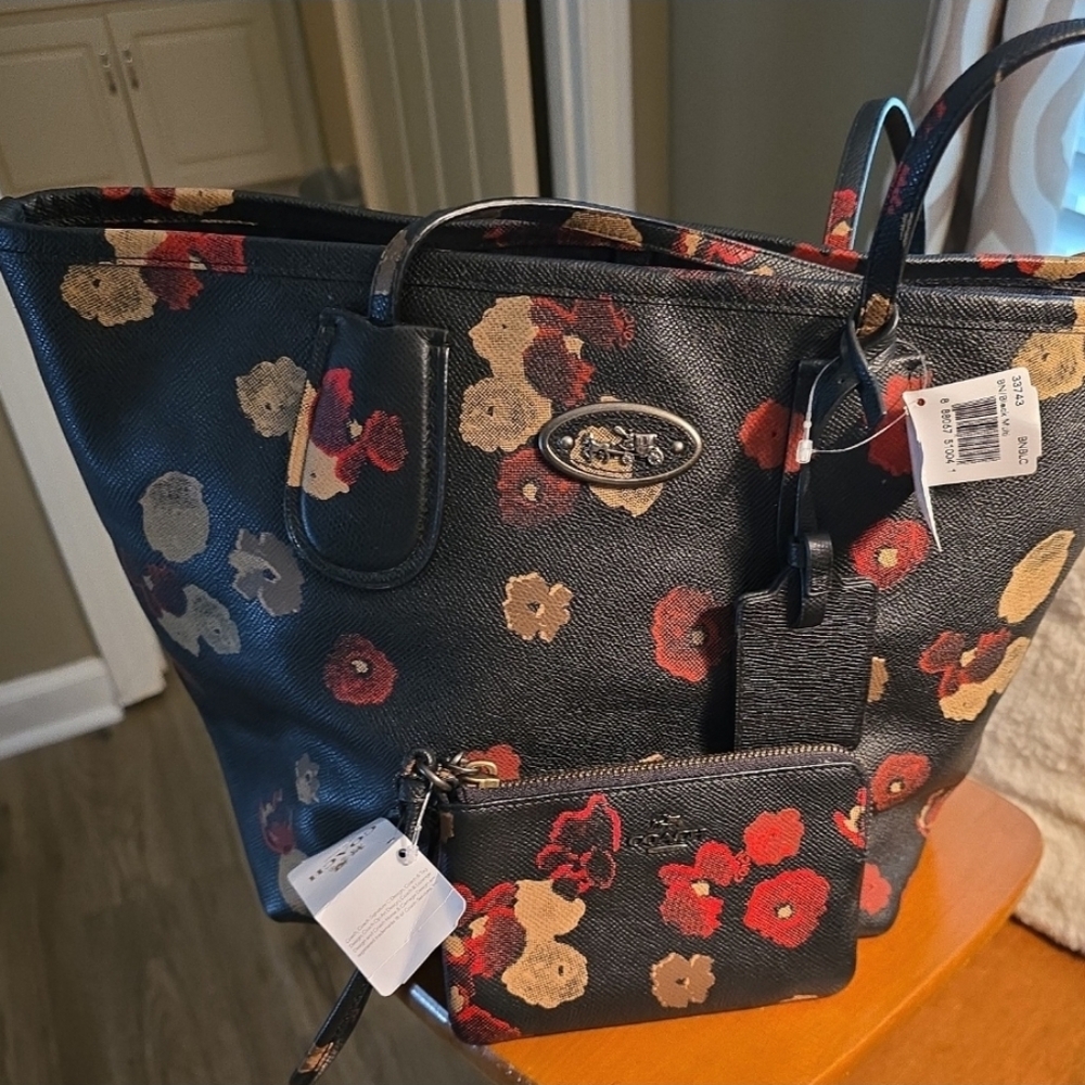 Coach Floral Taxi Tote And Wristlet Set NWT